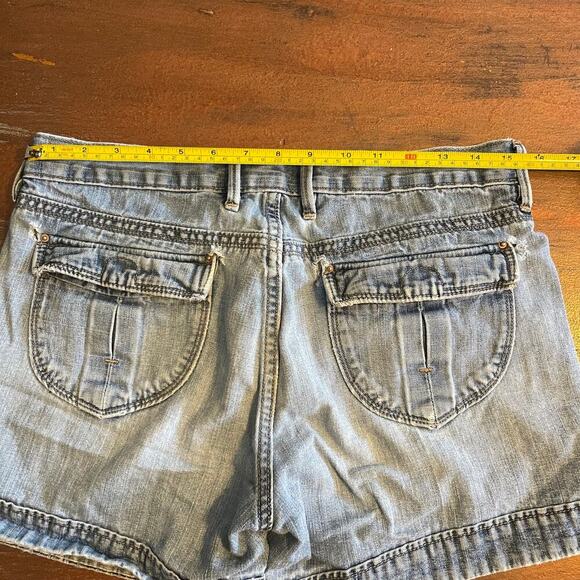 OLD NAVY Women's Mid Rise Denim Distressed Shorts Size 8 - Picture 10 of 12